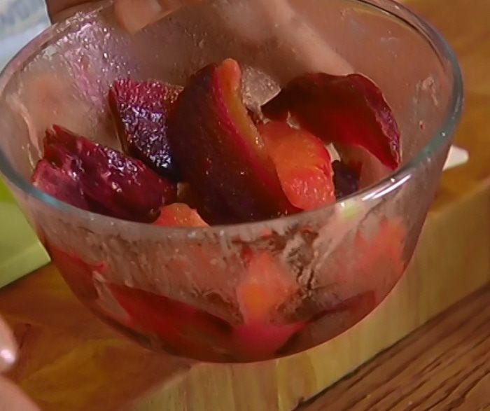 Салат из сельди и свеклы с апельсиновой заправкой 