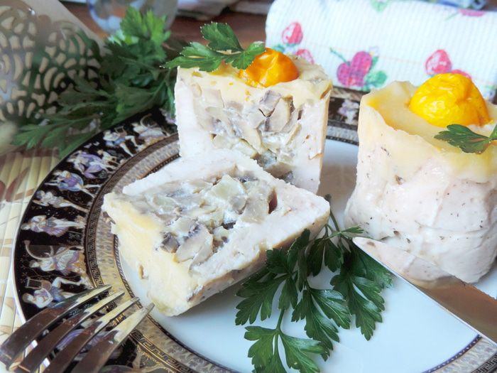 Куриные маффины с грибной начинкой