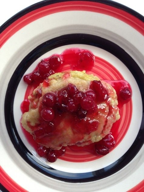 Манные котлеты под клюквенным соусом