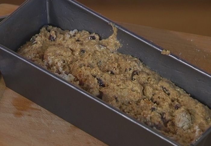 Домашний хлеб с отрубями, изюмом и курагой 