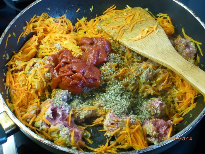 Пирог из каннеллони с мясом и шпинатом