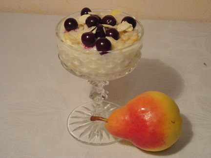 Фруктовый салат с миндальным соусом