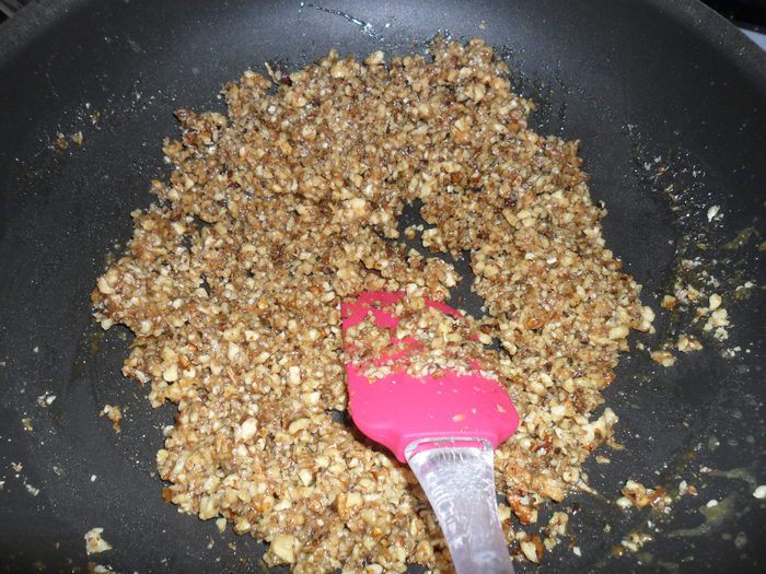 Рулет с ореховой начинкой
