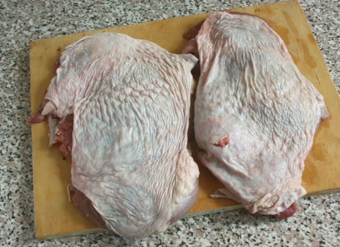 Рулет из индейки с фисташками