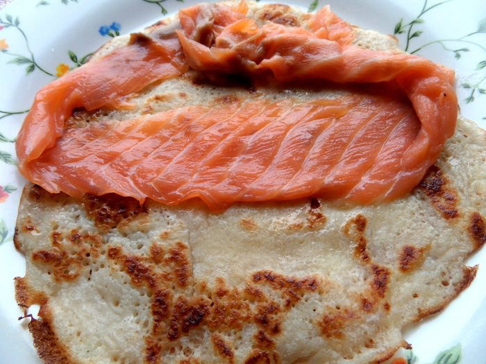 Блинные роллы с рыбкой