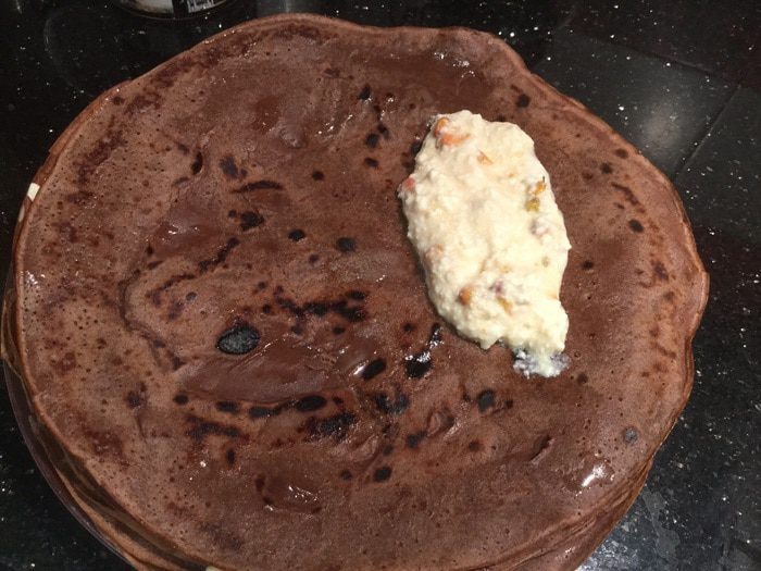 Шоколадные блины с медовой облепихой