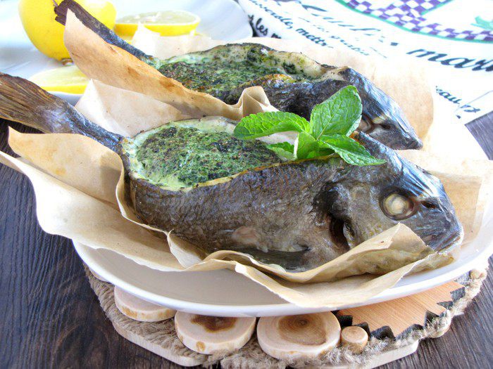 Дорада с начинкой из шпината