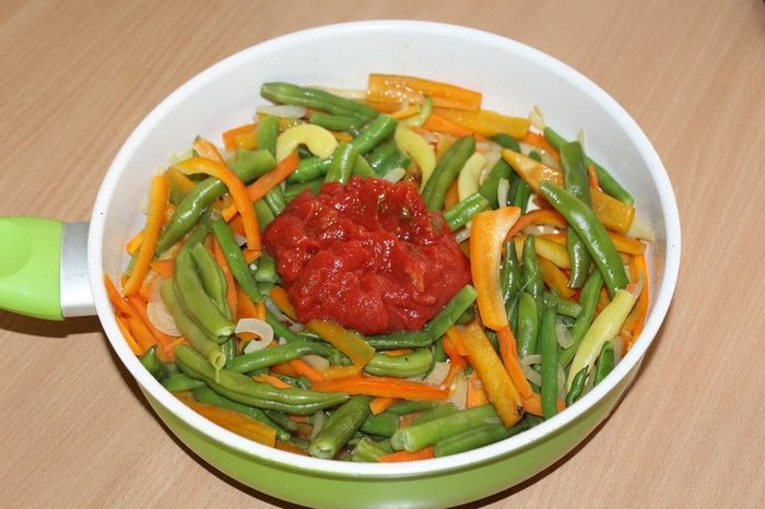 Соте со стручковой фасолью и фрикадельками
