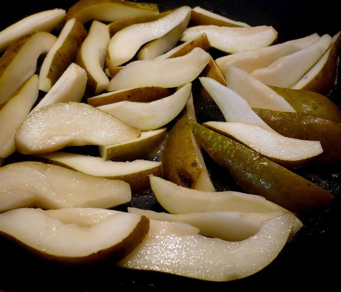 Жаркое из барашка с грушами и петрушкой