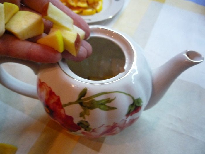Яблочный чай с апельсином и корицей