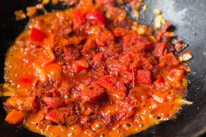 Паэлья с морепродуктами и чоризо 