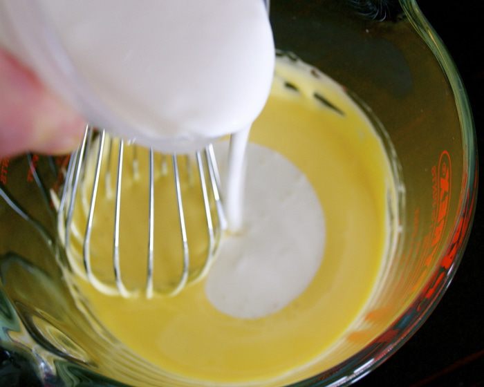 Шоколадно-сливочный тарт с фруктами