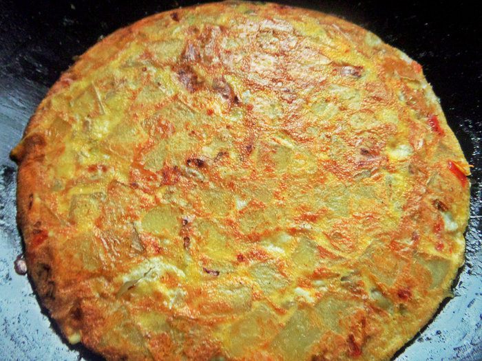 Фриттата с лососем и картофелем