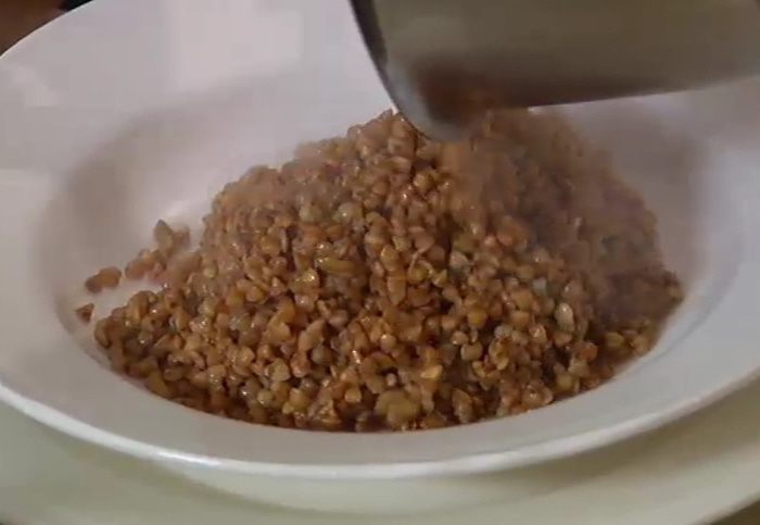 Гречневая каша с фруктовой заправкой 