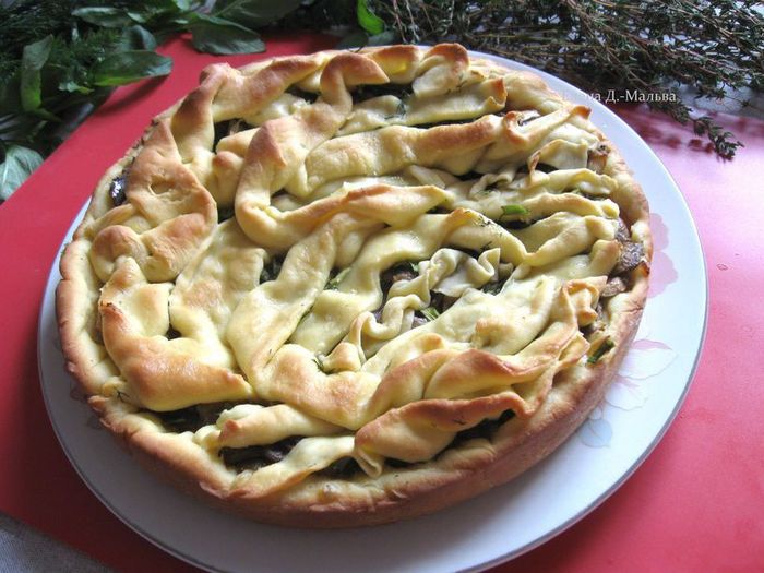 Пирог из заварного теста с грибами