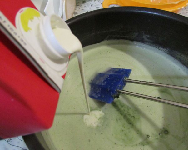 Мятное мороженое с кусочками шоколада