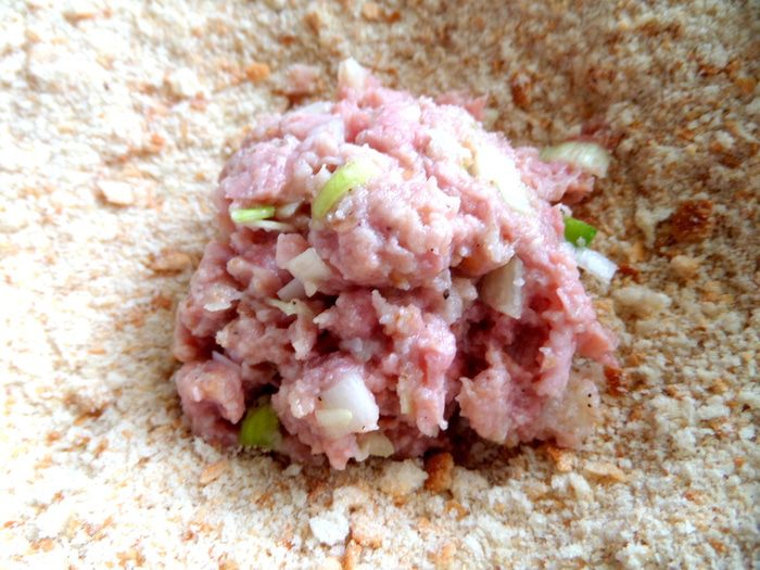 Котлетки на баклажане под сыром, с томатом