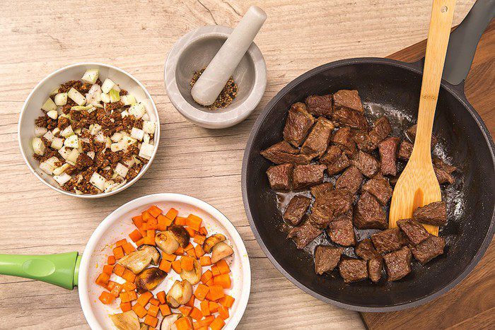 Говядина, тушёная с овощами в хлебном соусе