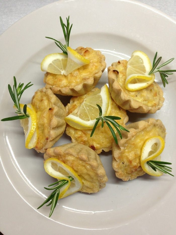 Французские луковые мини-пироги