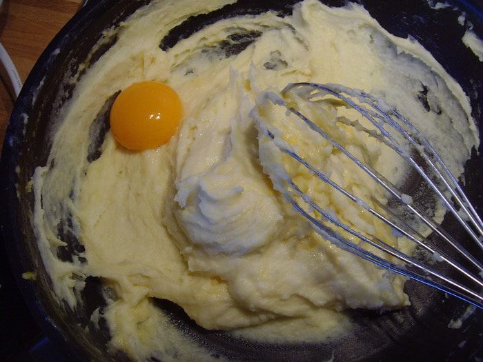 Рулет-суфле с пармезаном и вялеными томатами