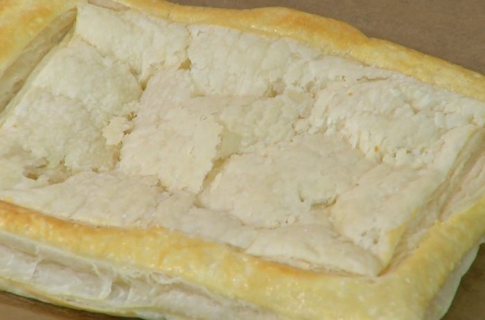Открытый пирог с цукини и козьим сыром 