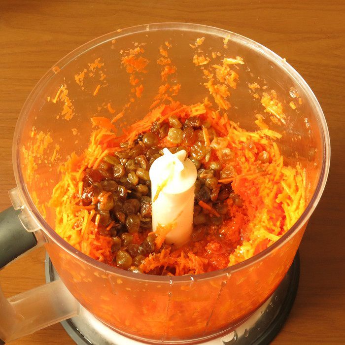 Морковный сырой торт