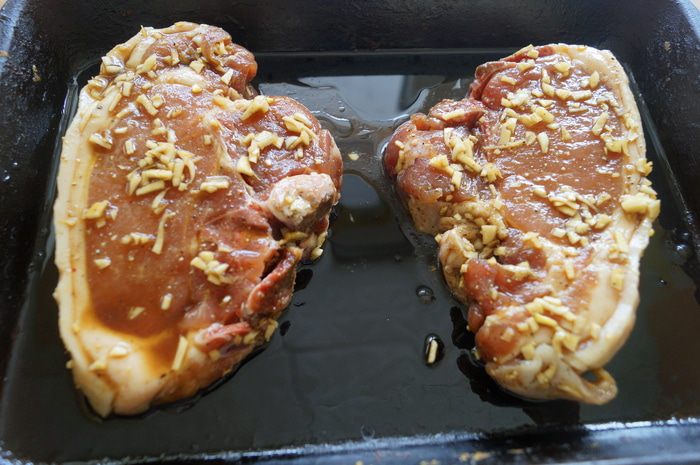 Свиная отбивная на кости с медовым маринадом + салат &amp;quot;Скоро весна&amp;quot;