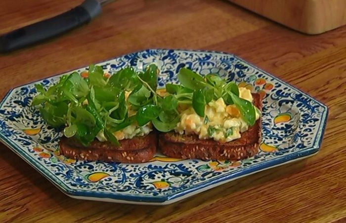 Бутерброд с яйцом и домашним майонезом 