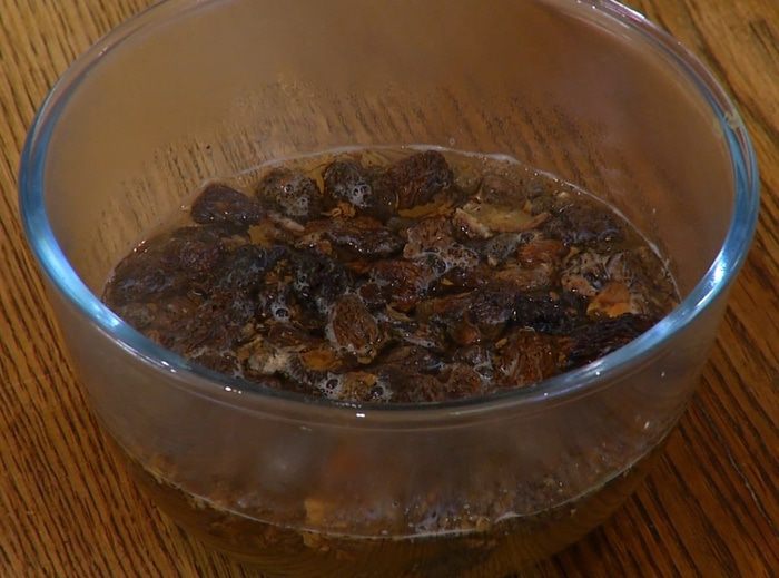 Рисовая каша со сморчками и зеленым горошком
