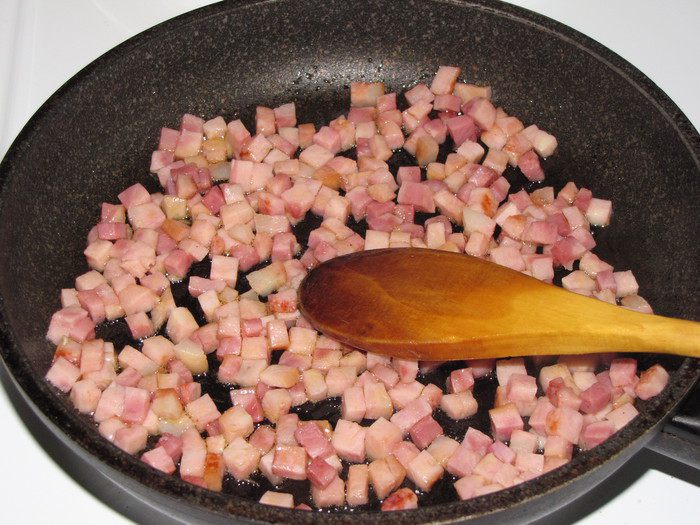 Булочки с зеленым луком и ветчиной