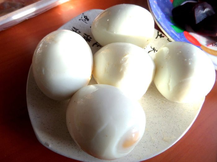 Рыбное канапе на маринованных яйцах