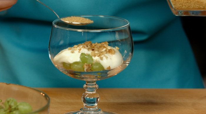 Slim-десерт из винограда, маскарпоне и грецких орехов