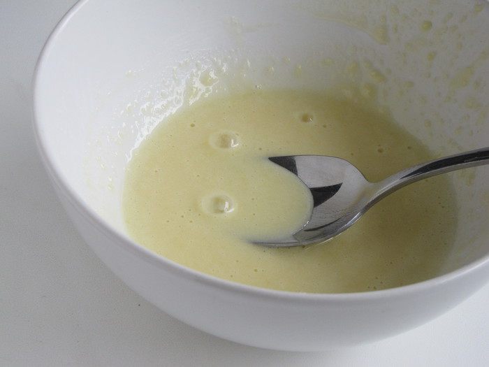 Тарталетки с красным луком и сырным соусом