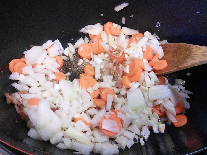 Жаркое из курицы с фасолью 