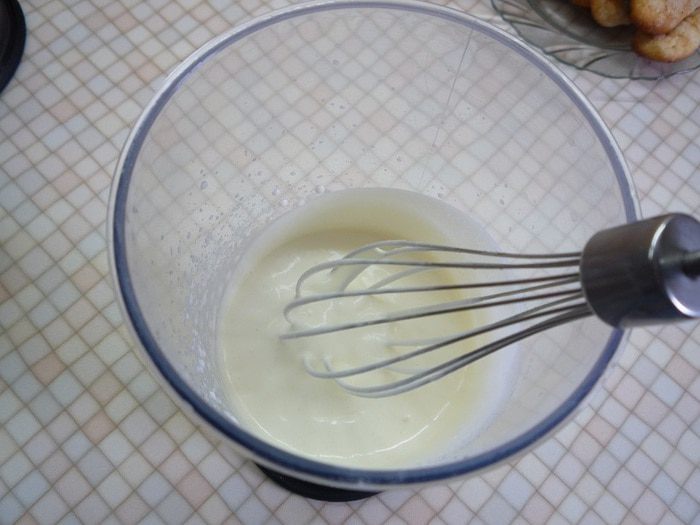 Сливочно-вишневое суфле с творогом и шоколадом