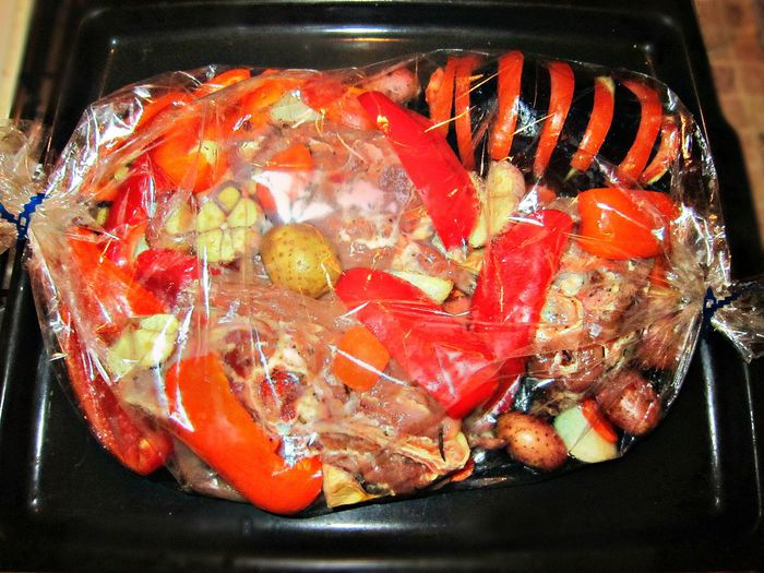 Шейка барашка, запеченная в рукаве с овощами