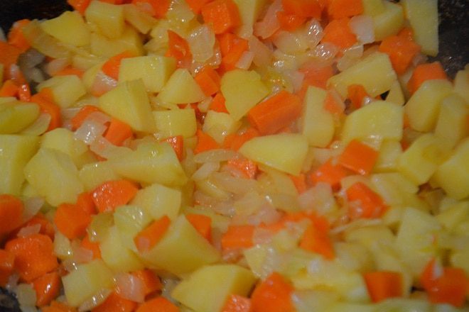 Картофельный суп с беконом и тмином