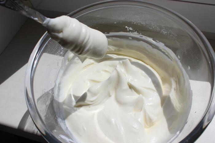 Сливочные капкейки с шоколадной начинкой и сырным кремом