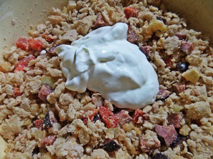 Фасолевые котлетки с колбасками