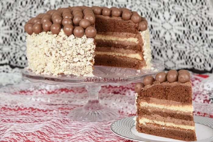 Шоколадный торт с кофейным кремом и хрустящими конфетками 