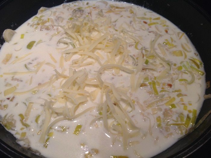 Запеканка из говядины с пореем и хреном