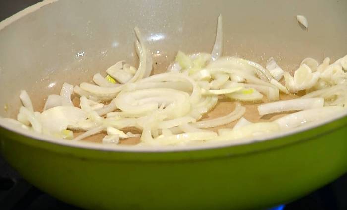 Цыпленок, фаршированный вишней