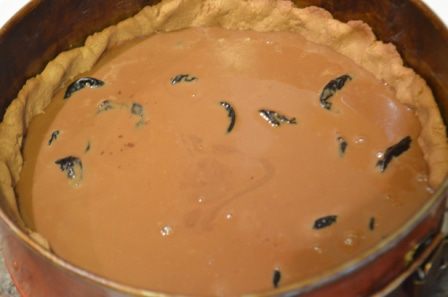 Тарт с черносливом и нежнейшим шоколадным ганашем