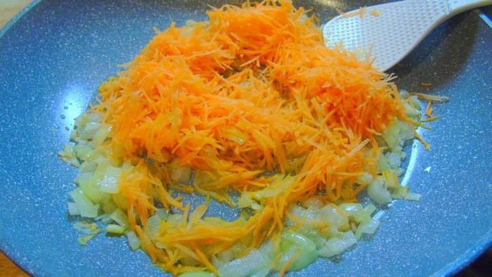 Пряная закуска с жареной малосольной сельдью 