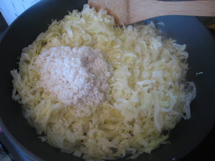 Лаханоризо с колбасками