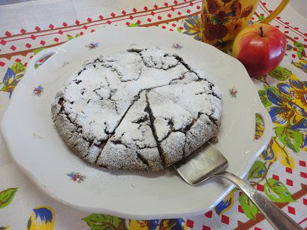 Овсяный пирог с яблоками и черносливом