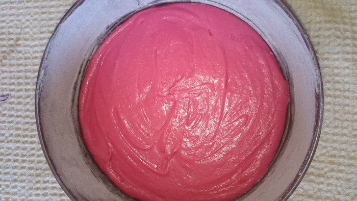 Холодный розовый чизкейк