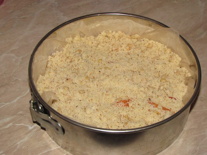 Миндальный пирог с персиками и штрейзелем