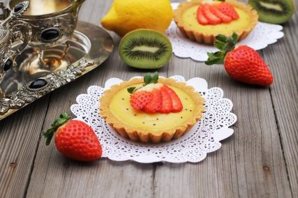 Тарталетки с киви и клубникой