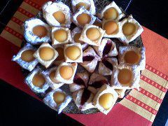 Слойки с персиками